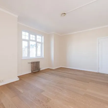 Image 4 - Gilling Court, Belsize Grove, London, NW3 4XD, United Kingdom - Apartment for rent