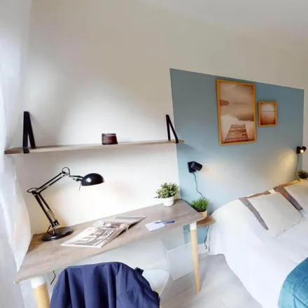 Rent this 3 bed room on 6 Allée de Fontainebleau in 75019 Paris, France