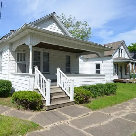Buy this 2 bed house on 465 Leland Street in Ottawa, IL 61350