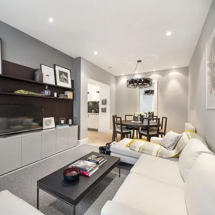 Rent this 4 bed apartment on 128 Pavilion Road in London, SW1X 0BP