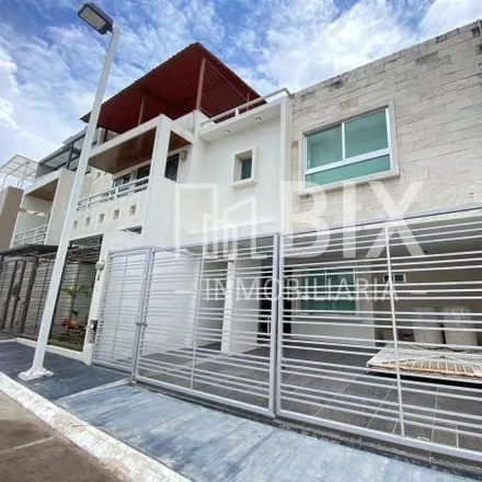 Buy this studio house on Boulevard Primavera in Fraccionamiento Morada del Quetzal, 91637 Jacarandas