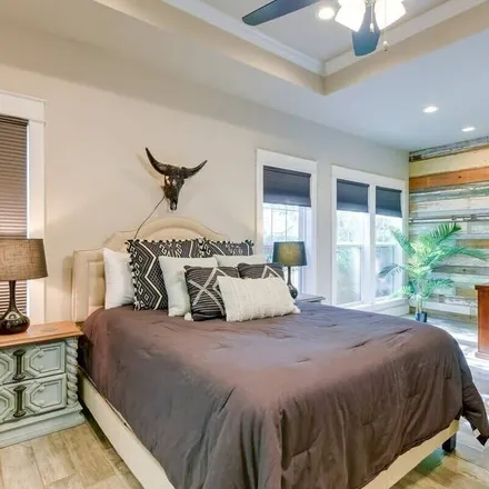 Rent this 3 bed house on San Antonio in Hoefgen Avenue, San Antonio