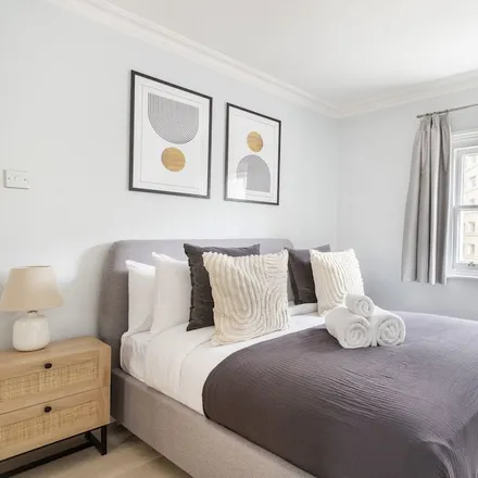 Rent this 3 bed apartment on London in NW1 4DX, United Kingdom