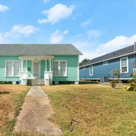 Buy this 2 bed house on 615 Cleveland Street in Lake Charles, LA 70601