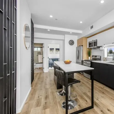 Image 2 - 2688 South Mansfield Avenue, Los Angeles, CA 90016, USA - Townhouse for sale