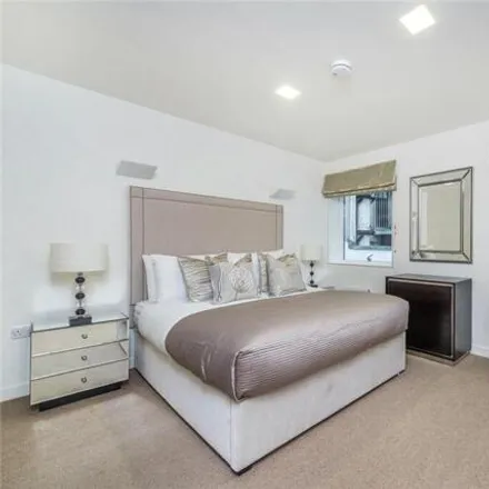 Image 4 - 155-167 Fulham Road, London, SW3 6SD, United Kingdom - Room for rent