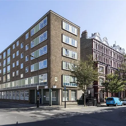 Rent this 3 bed apartment on West End House in 37-47A Chapel Street, London
