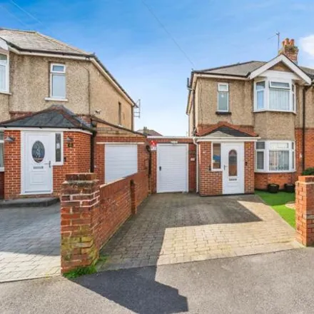Buy this 3 bed duplex on 71 Stanton Road in Southampton, SO15 4HU