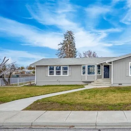 Buy this 3 bed house on 293 O Street Southwest in Quincy, WA 98848