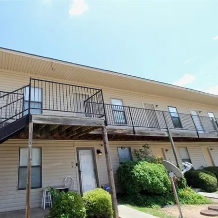Rent this 2 bed apartment on unnamed road in Norman, OK 73070