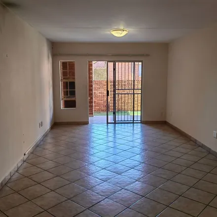 Image 4 - King's Mall, Crane Street, Gonubie West, Gonubie, South Africa - Apartment for rent