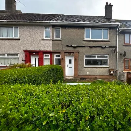 Rent this 3 bed townhouse on Stobbs Crescent in Kilwinning, KA13 6JQ