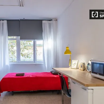 Rent this studio apartment on Little Forest Montessori in Carrer de Lope de Vega, 47