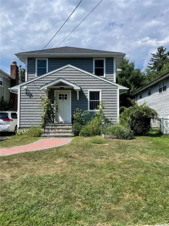 Rent this 4 bed house on 8 Leonard Place in Village of Sea Cliff, NY 11579
