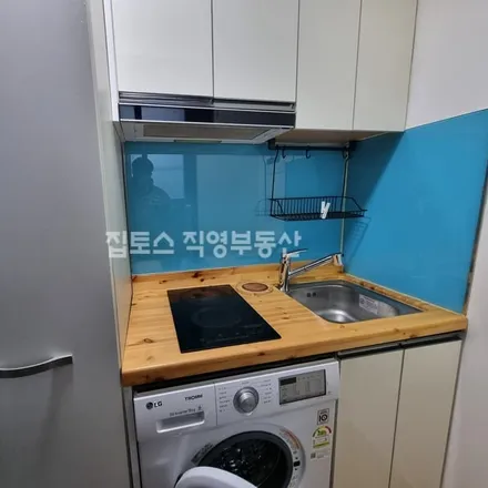 Rent this studio apartment on 서울특별시 동작구 사당동 262-11