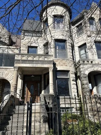 Rent this 2 bed house on 4204 South Drexel Boulevard in Chicago, IL 60653