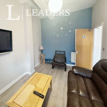 Image 5 - Queen's Road, Loughborough, LE11 1HD, United Kingdom - Townhouse for rent