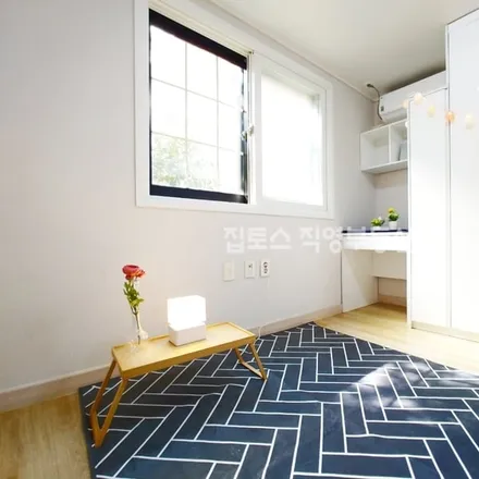 Rent this studio apartment on 서울특별시 관악구 봉천동 196-76