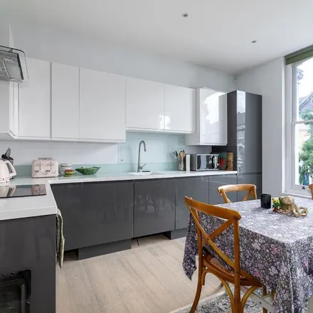 Rent this 2 bed apartment on 2 Lancaster Road in London, W11 1DP