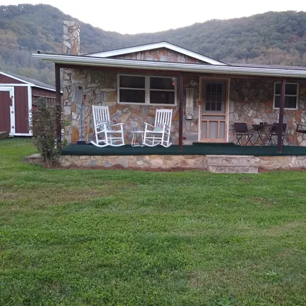 Rent this 2 bed house on Dillingham Road in Dillingham, Buncombe County