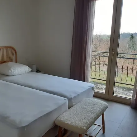 Rent this 3 bed house on Durfort-Lacapelette in Carbonnières, Chemin de Carbonnières