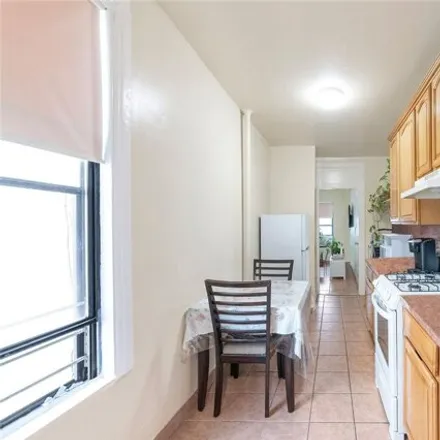 Image 6 - 413 68th Street, New York, NY 11220, USA - House for sale