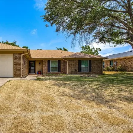 Image 1 - 9936 Farmington Drive, Benbrook, TX 76126, USA - House for sale