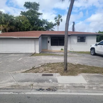 Image 3 - 975 Ne 135th St, North Miami, Florida, 33161 - House for sale