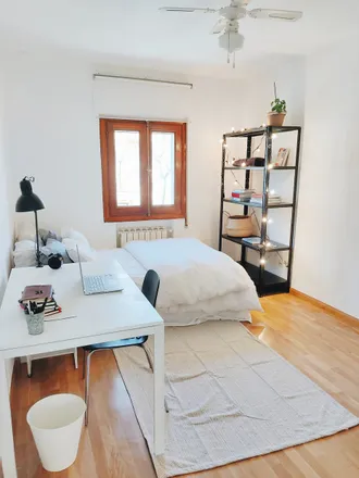 Rent this 6 bed room on Calle Iturbe in 25, 28028 Madrid