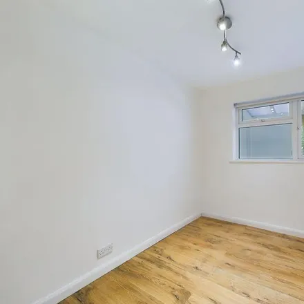 Image 5 - Park Road, London, CR8 5AQ, United Kingdom - Apartment for rent