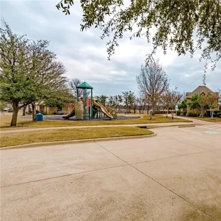 Image 9 - 613 Hutchins Drive, Crowley, TX 76036, USA - House for sale