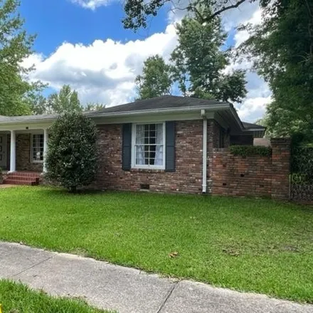 Buy this 4 bed house on 808 Winter Street in Waynesboro, MS 39367