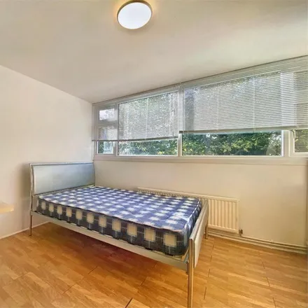 Image 6 - Barchester Close, London, UB8 2JY, United Kingdom - Townhouse for rent