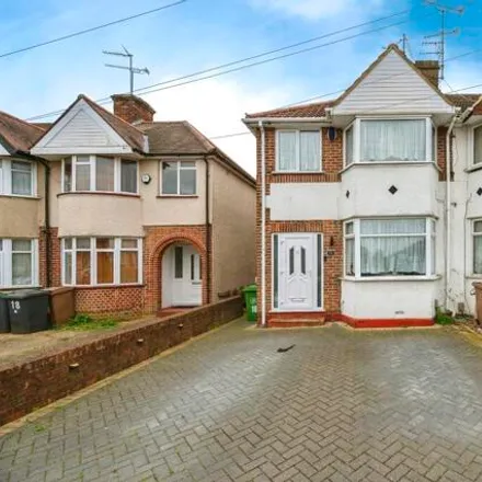 Buy this 3 bed house on Willow Way in Luton, LU3 2SA