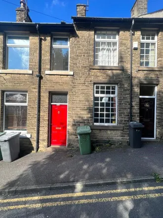 Rent this 2 bed townhouse on Whitegate Road in Huddersfield, HD4 6NJ