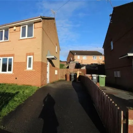 Rent this 3 bed duplex on Victoria Park Avenue in Pudsey, LS5 3DQ