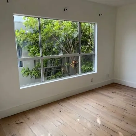 Image 2 - 939 Palm Avenue, West Hollywood, CA 90069, USA - Apartment for rent