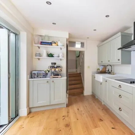 Image 3 - 18 Askew Crescent, London, W12 9DN, United Kingdom - Townhouse for sale