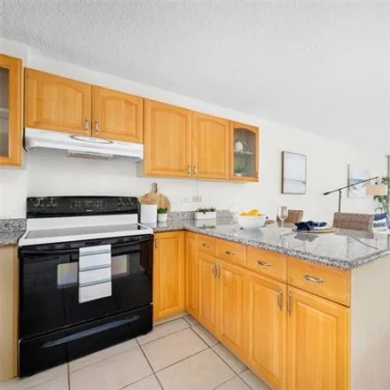 Image 3 - Makiki Towers, 1617 Keeaumoku Street, Honolulu, HI 96822, USA - Condo for sale