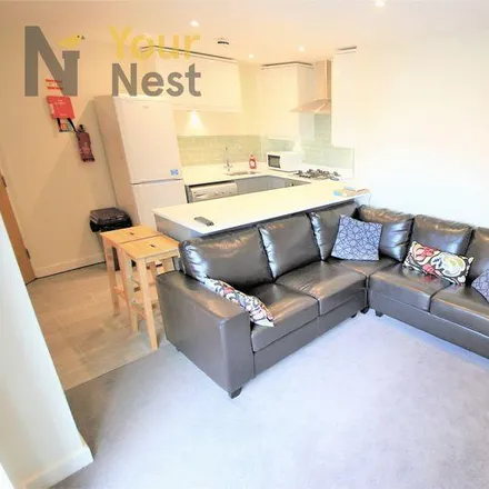 Rent this 4 bed room on 11 in 13 Derwentwater Terrace, Leeds