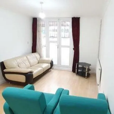 Rent this 3 bed room on Cheque & Pawn in Story Street, London