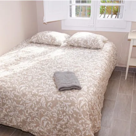 Rent this 5 bed room on Passatge de Xile in 42, 08028 Barcelona