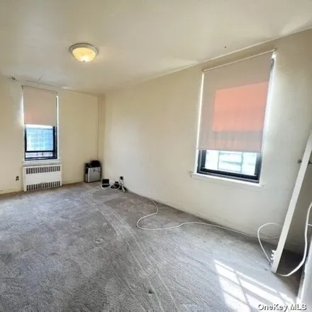 Image 7 - 112-24 Northern Boulevard, New York, NY 11368, USA - Apartment for sale