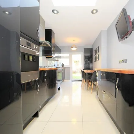Image 7 - 10 Galliard Road, London, N9 7NG, United Kingdom - House for rent