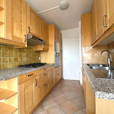 Rent this 4 bed apartment on 19 Avenue des Coteaux in 92380 Garches, France