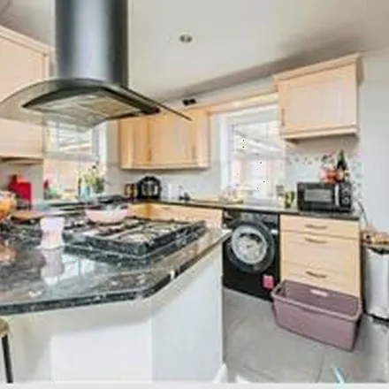 Image 5 - Fusilier Way, Weedon Bec, NN7 4TG, United Kingdom - Apartment for rent