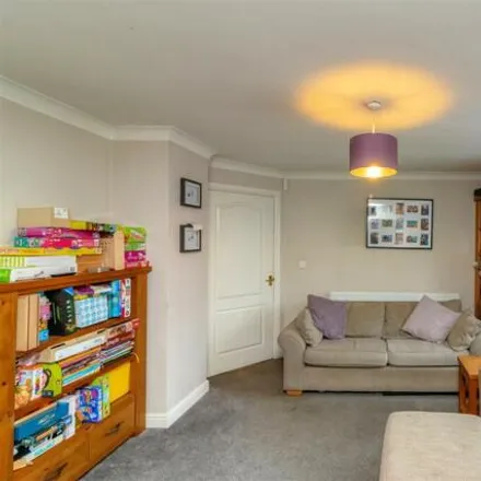 Image 5 - Middlewood Chase, Sheffield, S6 1TW, United Kingdom - House for sale
