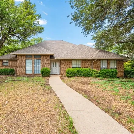 Buy this 3 bed house on 4722 Michelle Drive in Arlington, TX 76016