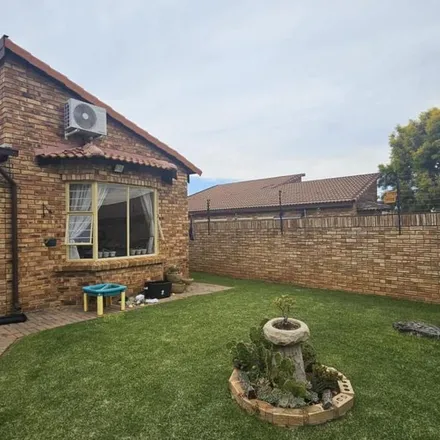 Image 5 - Livigno, Radiokop, Roodepoort, 1734, South Africa - Townhouse for rent
