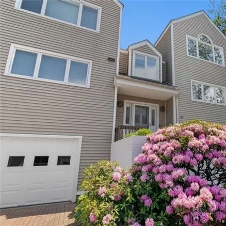 Image 2 - 64 Harbour View Place, Stratford, CT 06615, USA - Townhouse for sale